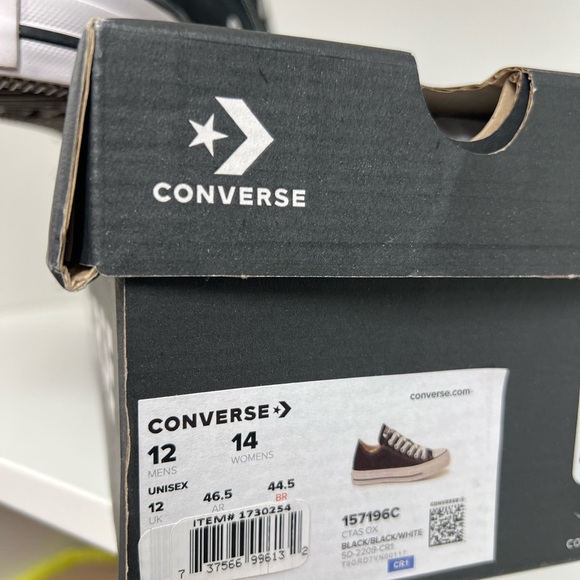 🔥 Converse Black and White Low-Top Men shoes size 12 NEW - Picture 2 of 3